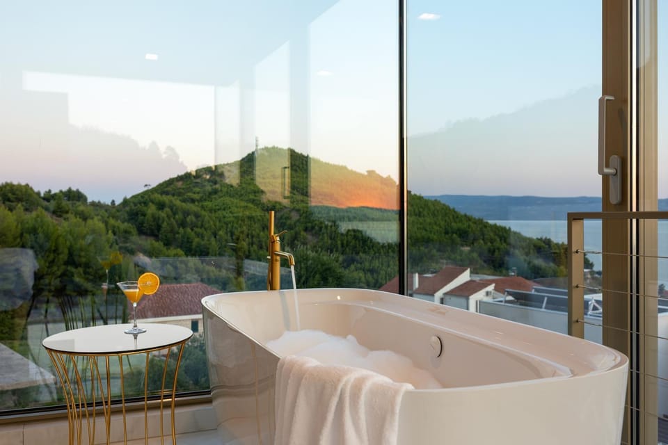 Day, View (from property/room), Lake view, Mountain view, Sea view, Bath