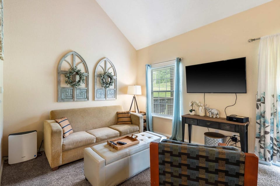 Warm Welcome Getaway - Resort Stay for 6 House in Branson