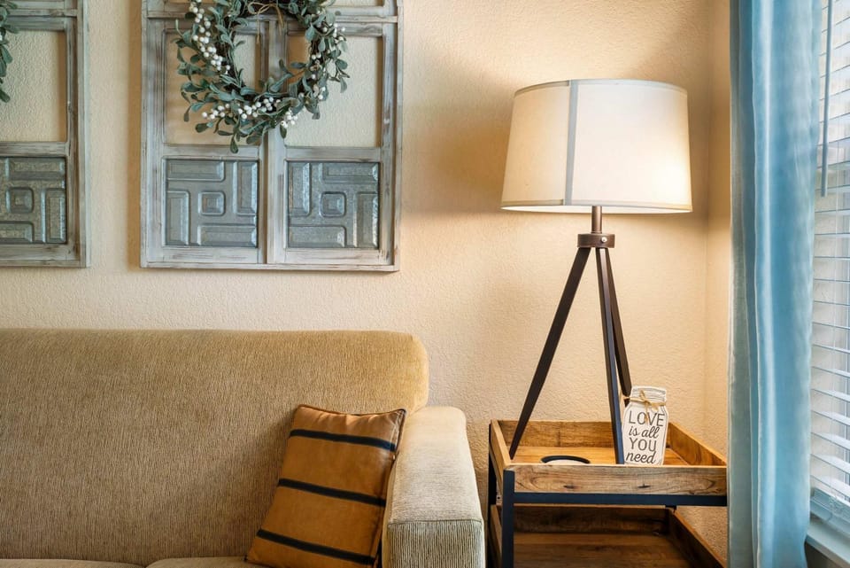 Warm Welcome Getaway - Resort Stay for 6 House in Branson