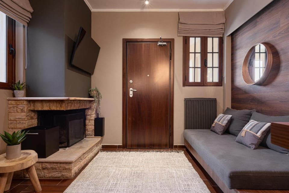 TV and multimedia, Living room, Seating area, fireplace