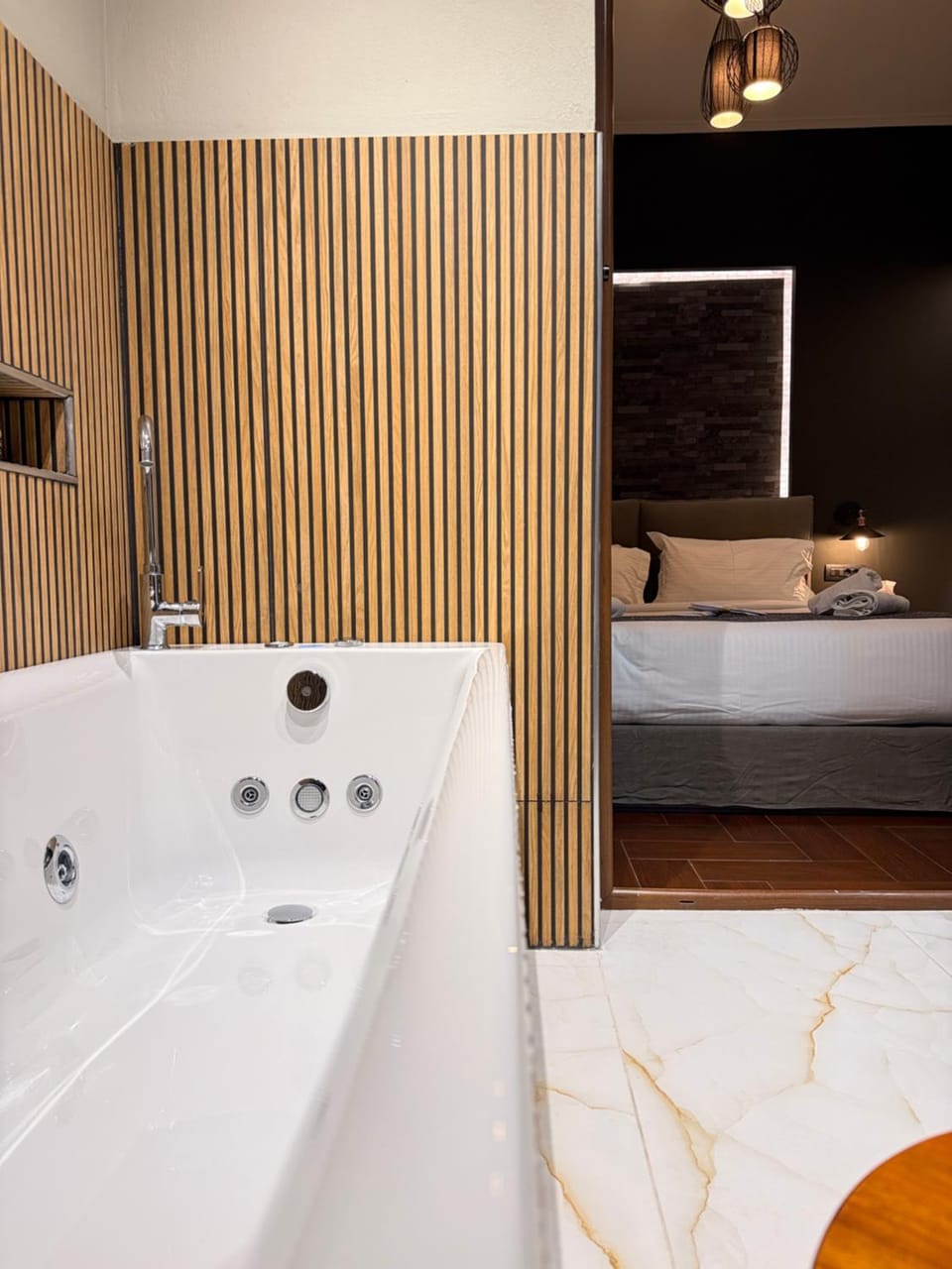 Hot Tub, Bedroom