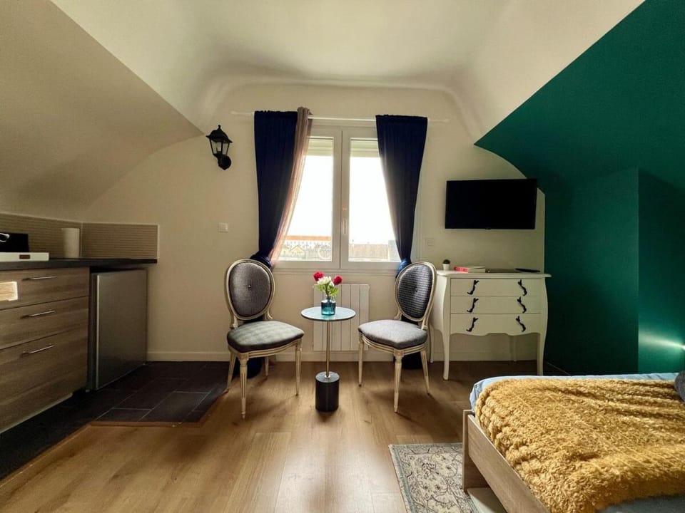 Studio Paris-Art déco lumineux & confort en plein centre Apartment in Nouvelle-Aquitaine