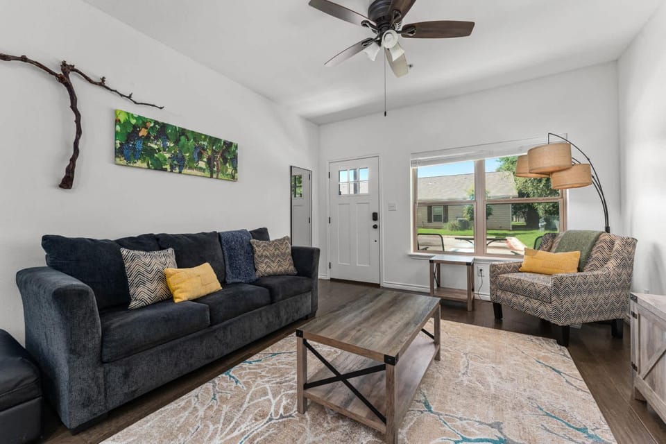 Hill Country Vine Haus - Easy access to wine route House in Fredericksburg