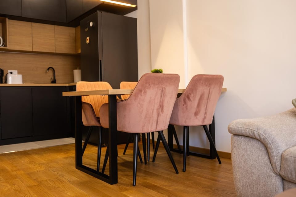 Coffee/tea facilities, Kitchen or kitchenette, Living room, Dining area
