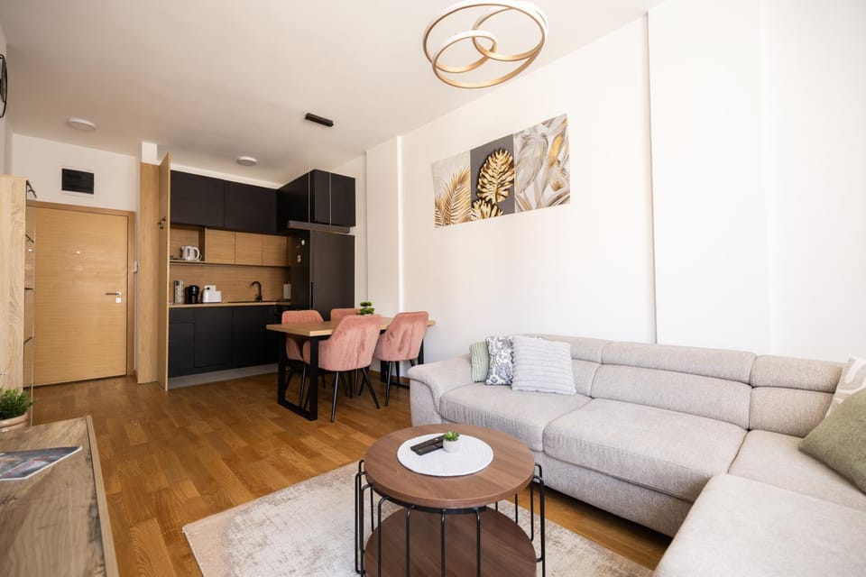 Living room, Seating area, Dining area, pet friendly, stove