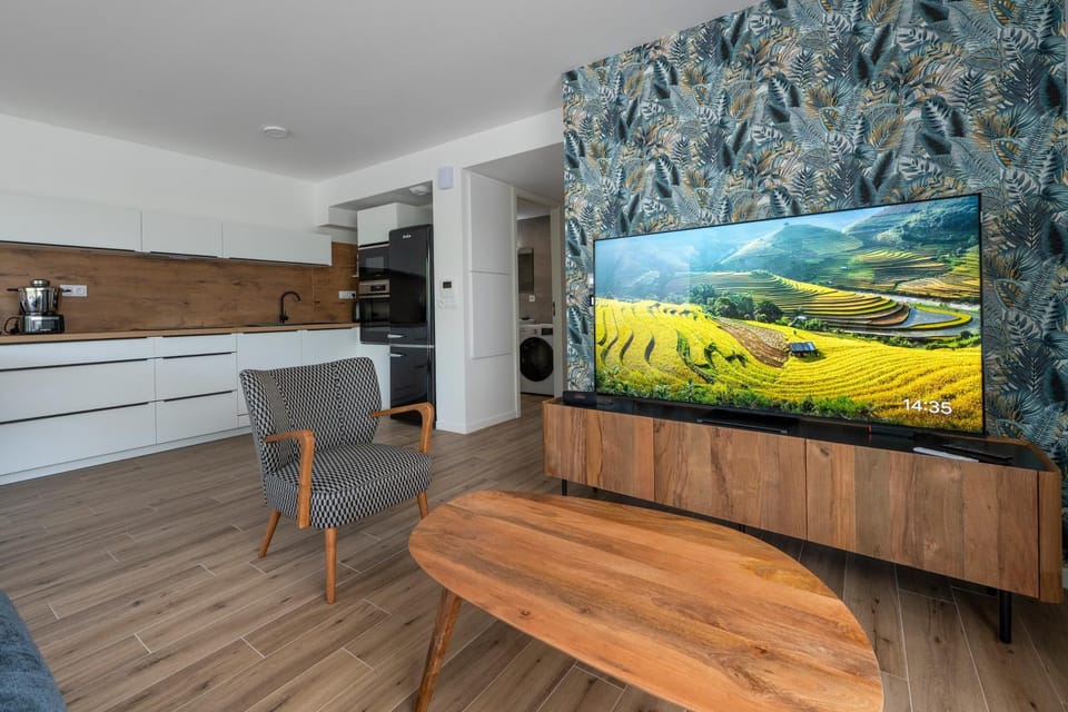 Communal lounge/ TV room, TV and multimedia, Kitchen or kitchenette