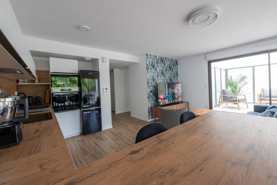 Communal lounge/ TV room, TV and multimedia, Kitchen or kitchenette, Seating area, Dining area, oven