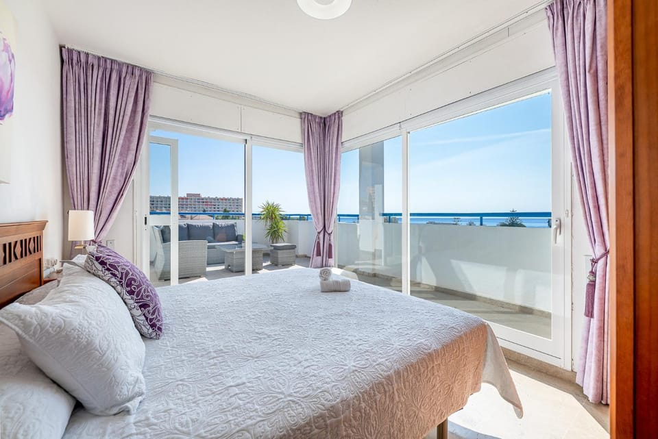 Bed, View (from property/room), Balcony/Terrace, Photo of the whole room, Bedroom, Sea view