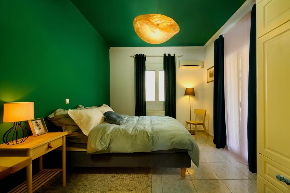 Bed, Photo of the whole room, Bedroom