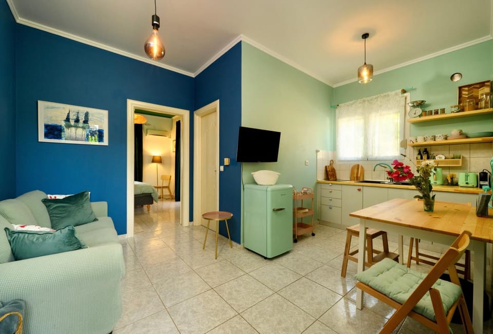 Communal lounge/ TV room, Kitchen or kitchenette, Living room, Seating area, Dining area