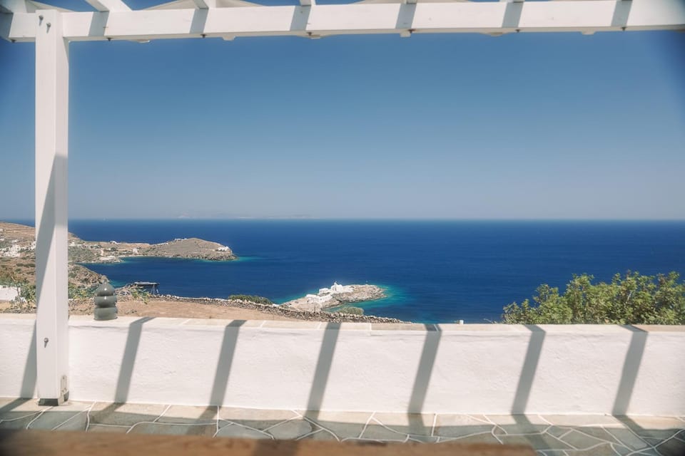 Xrisopigi Moonlight House Sifnos Villa in Milos