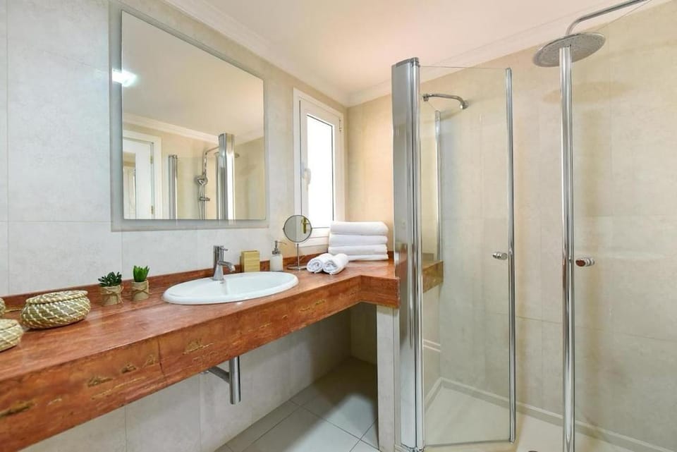 Shower, Bathroom, towels