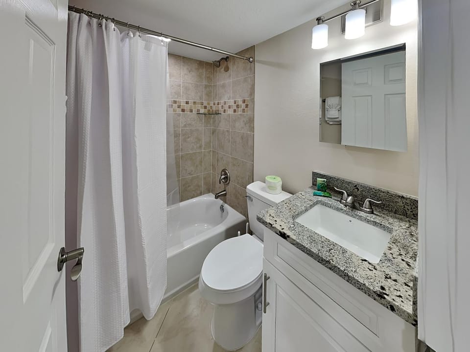 Shower, Toilet, Bathroom, Bath