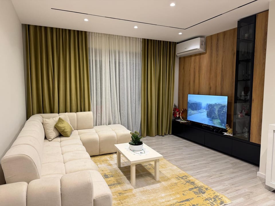 TV and multimedia, Living room, Seating area, air conditioner