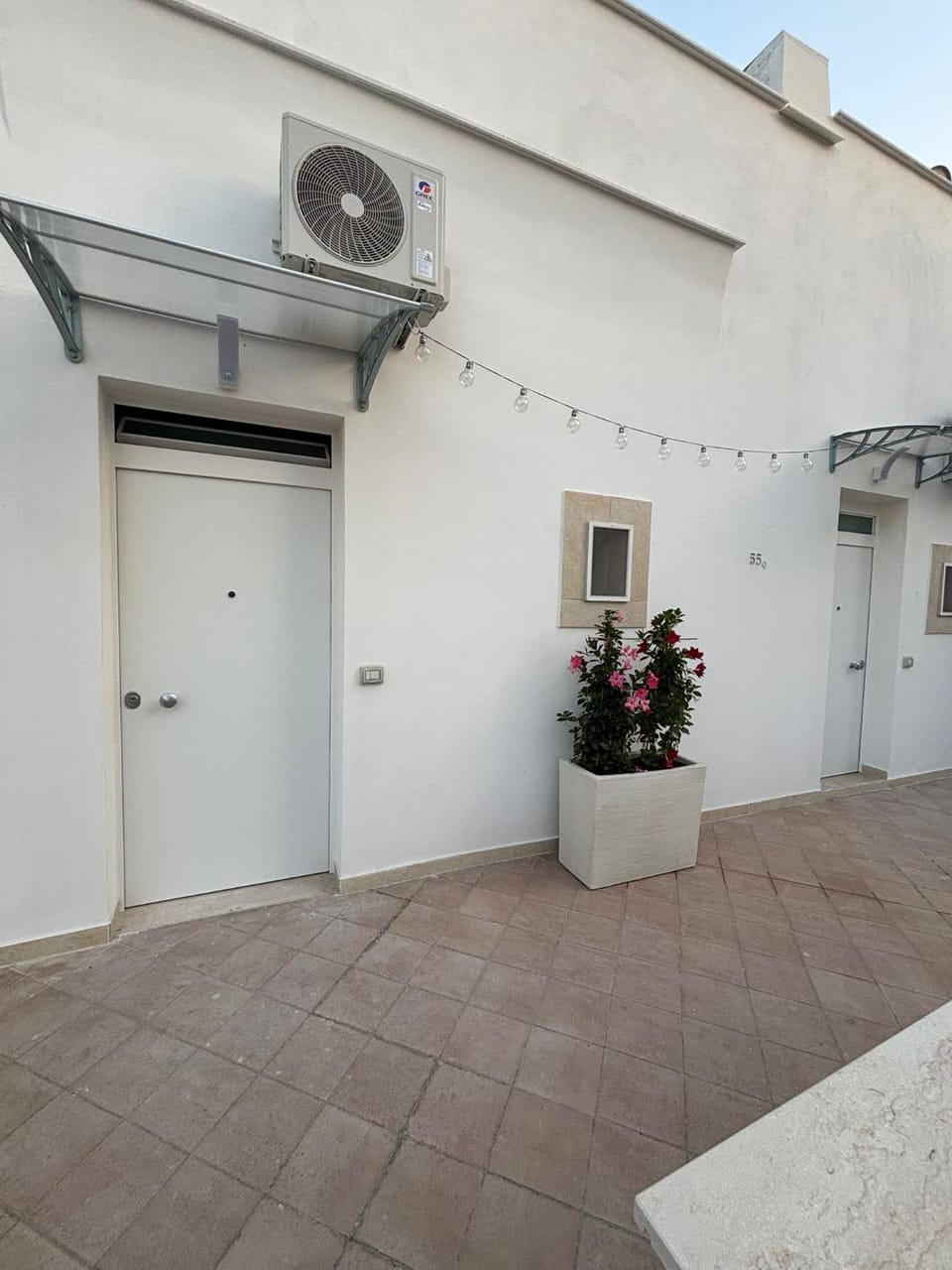 Facade/entrance