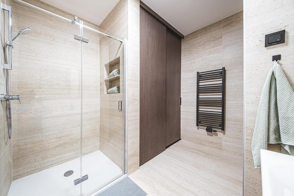 Shower, Toilet, Bathroom, On site, towels