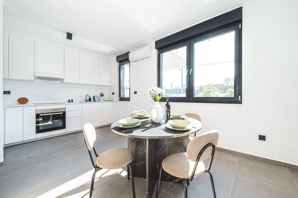 View (from property/room), Kitchen or kitchenette, Seating area, Dining area, stove