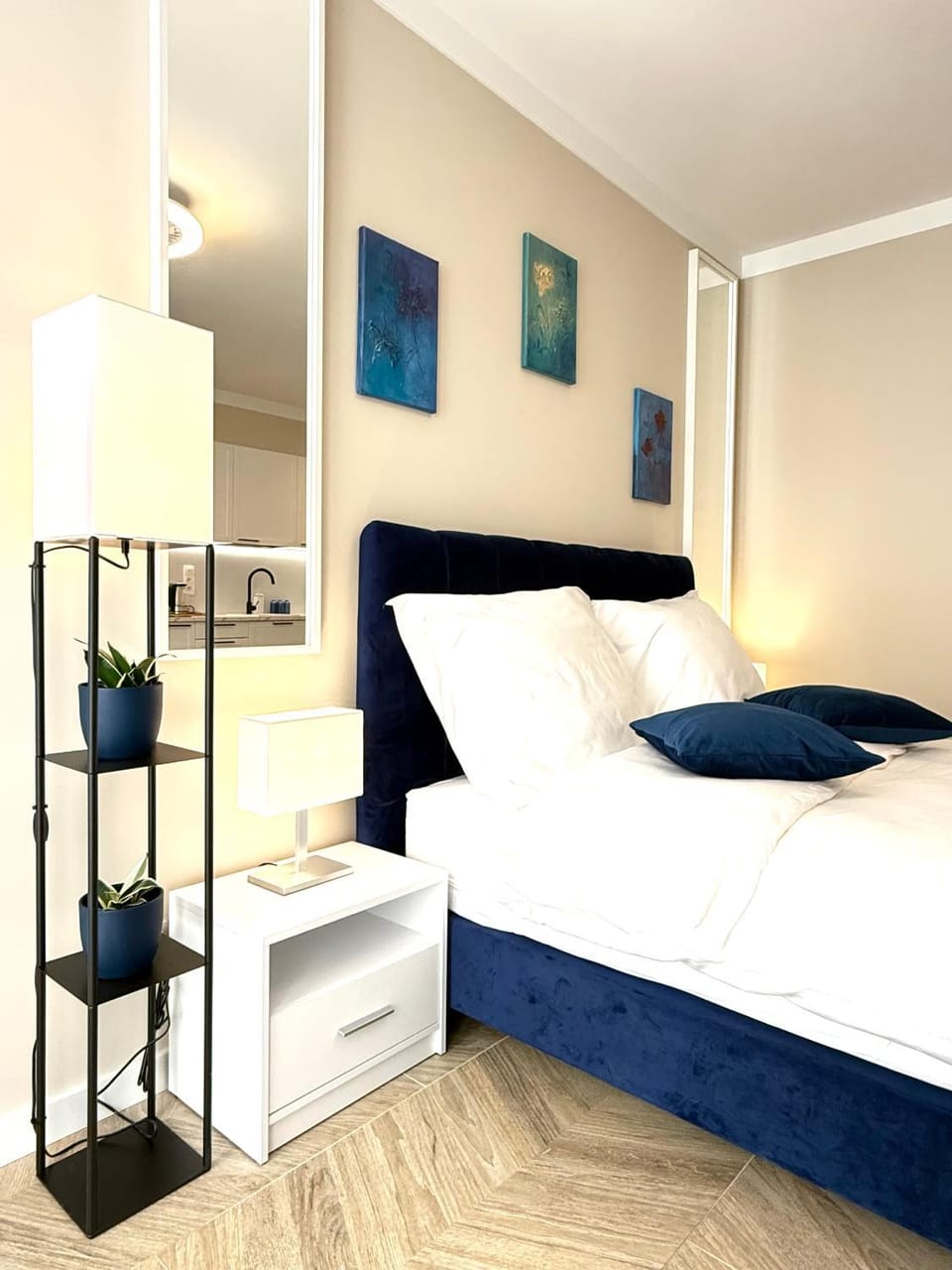 Bed, Photo of the whole room