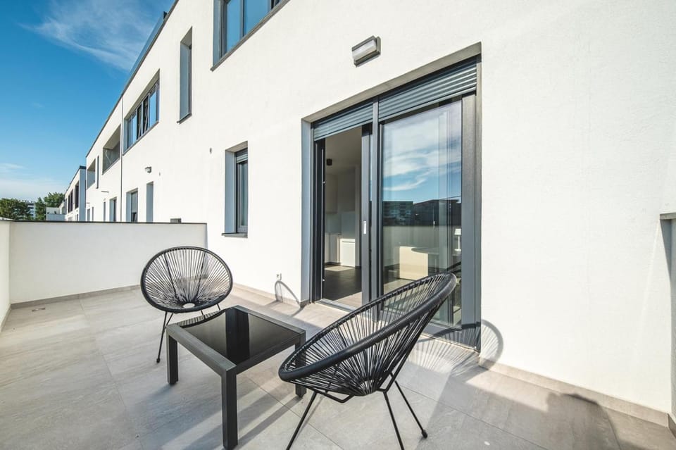 View (from property/room), Balcony/Terrace, Seating area