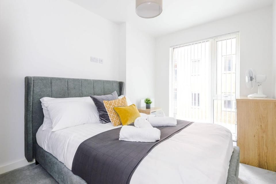 Morden 2BR Apt with city views Apartment in Salford