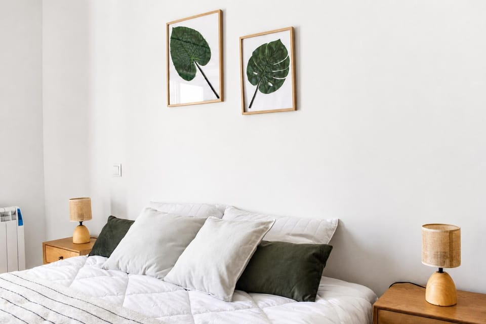 Bedroom, towels