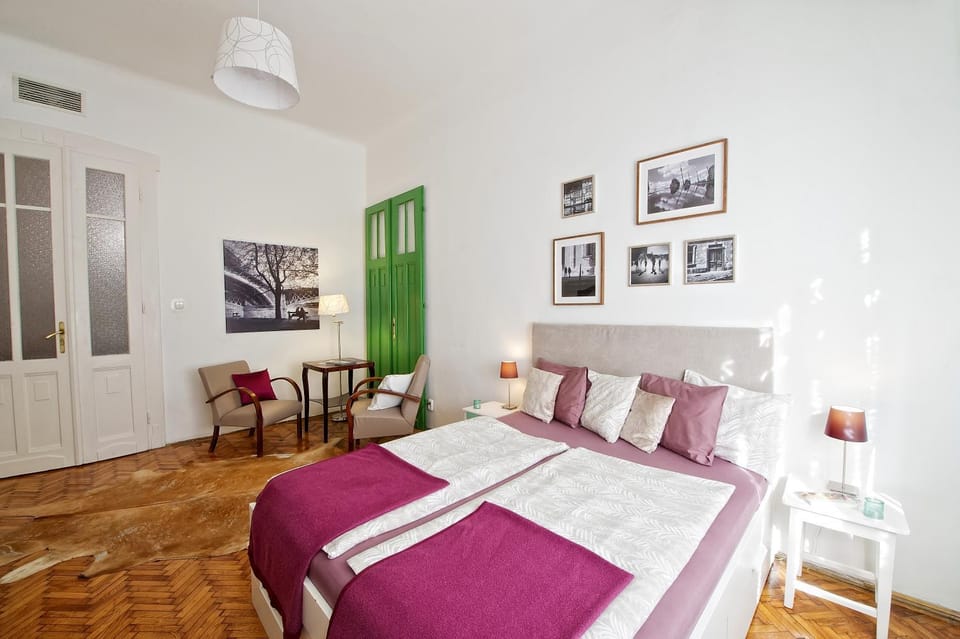 Bed, Living room, Bedroom