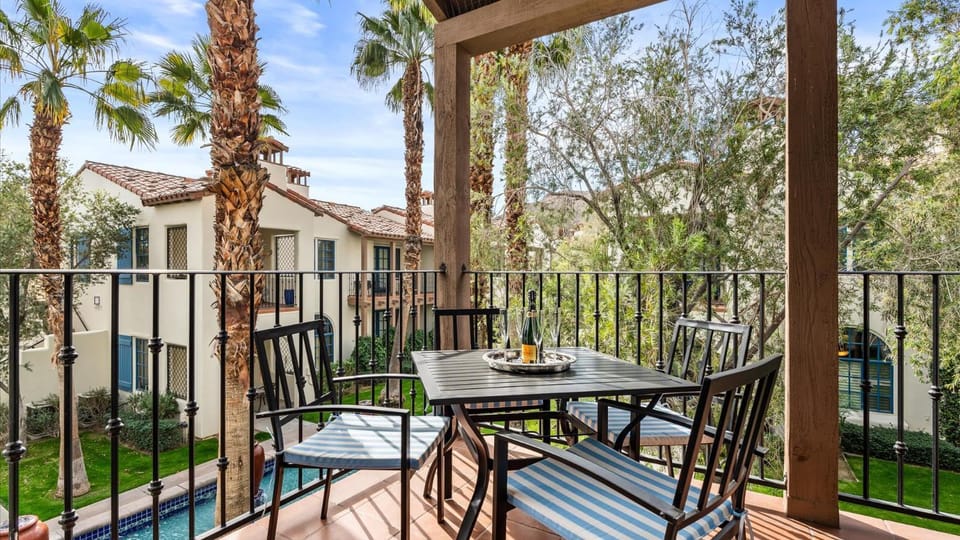 LV369 Stylish Upstairs 3BR 3BA LV Condo Near Pool Apartment in Indian Wells