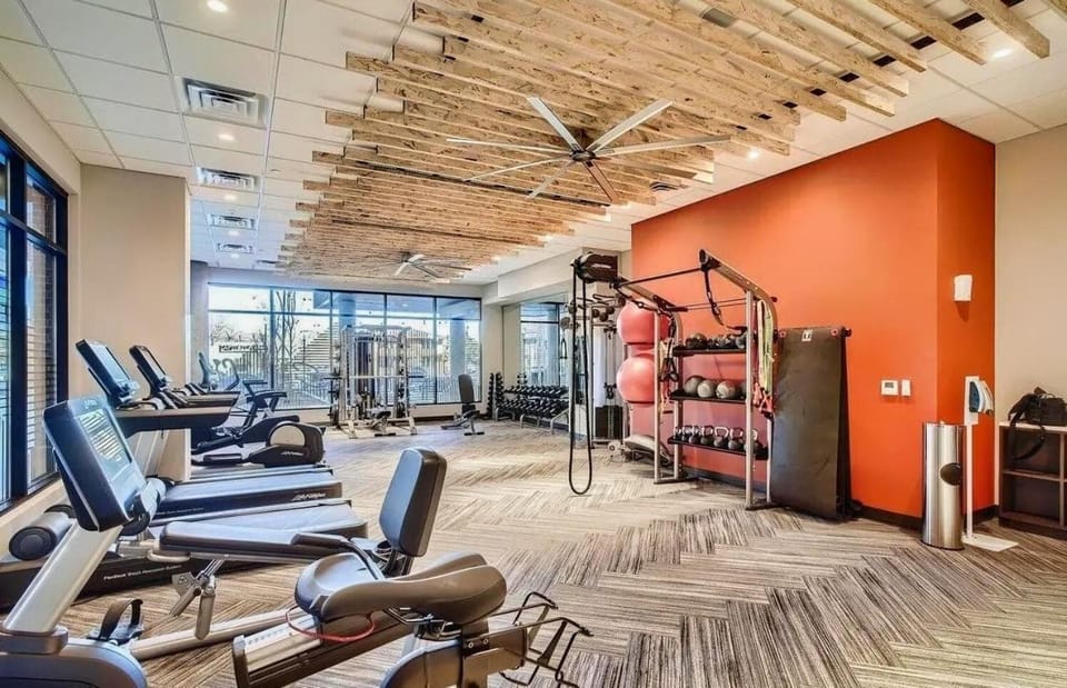 Modern Luxury in the Heart of Downtown Castle Rock Apartment hotel in Castle Rock