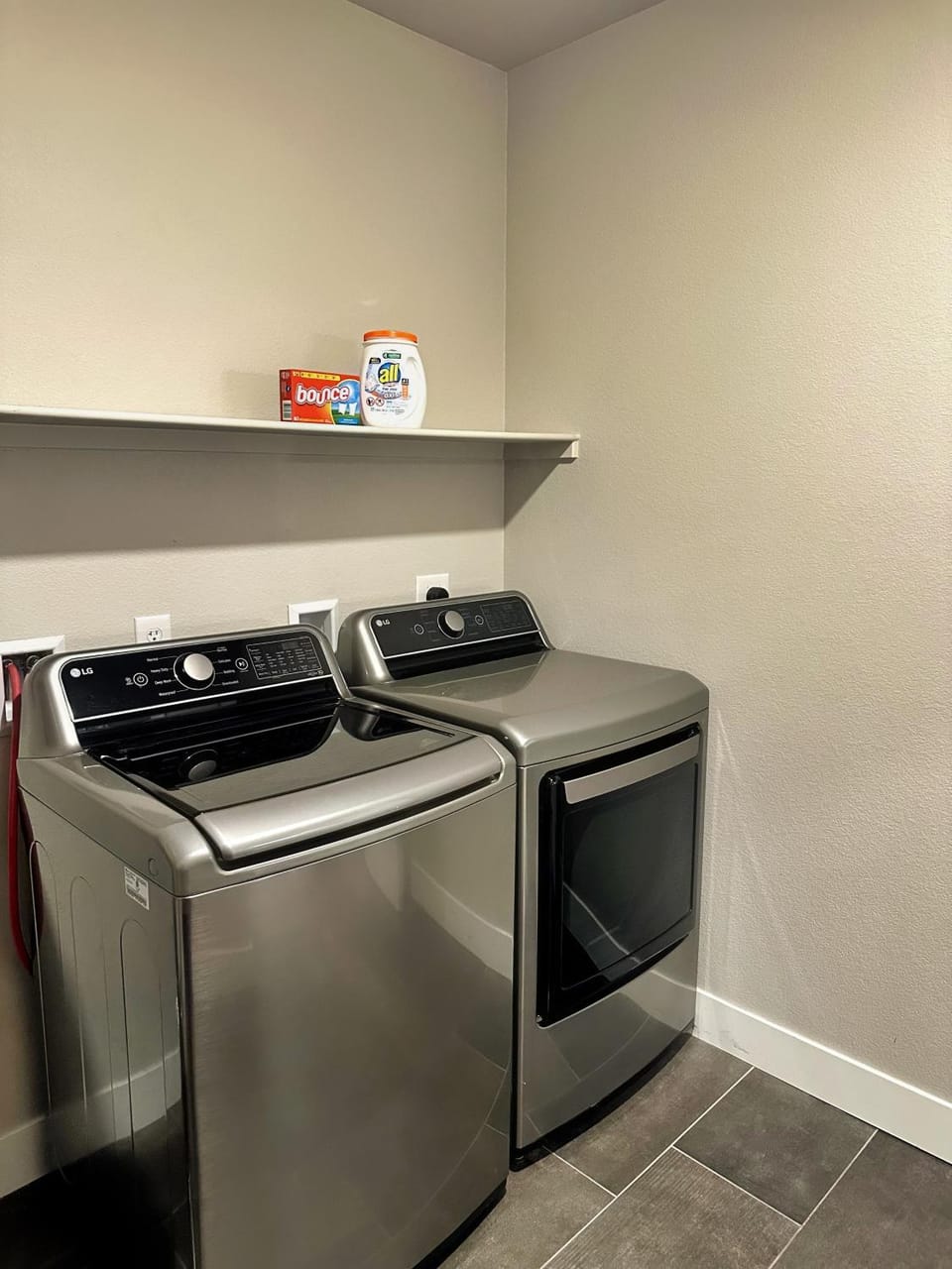 Modern Luxury in the Heart of Downtown Castle Rock Apartment hotel in Castle Rock