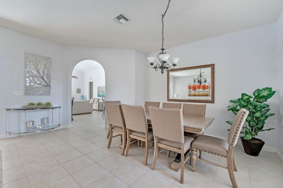 Paradise Retreat Saltwater Luxury Pool with Hot Tub House in Collier County