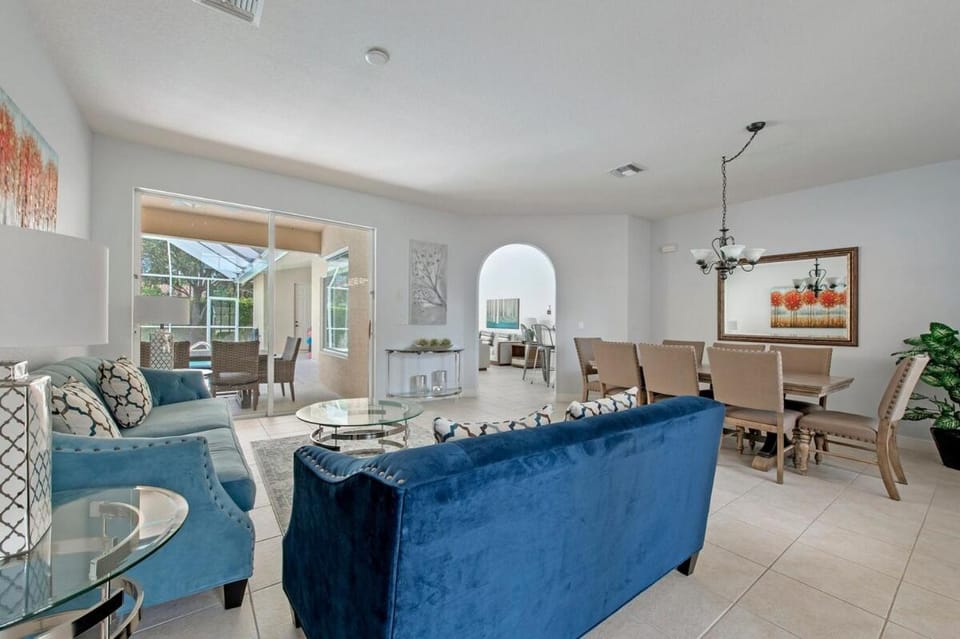 Paradise Retreat Saltwater Luxury Pool with Hot Tub House in Collier County
