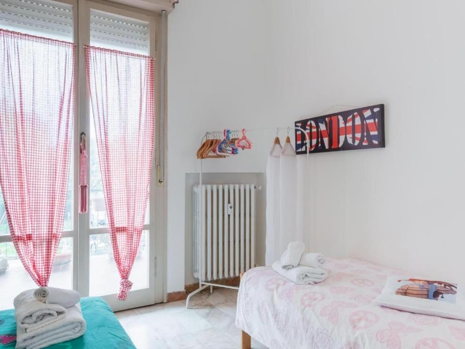 Bed, Photo of the whole room, Bedroom, internet, towels