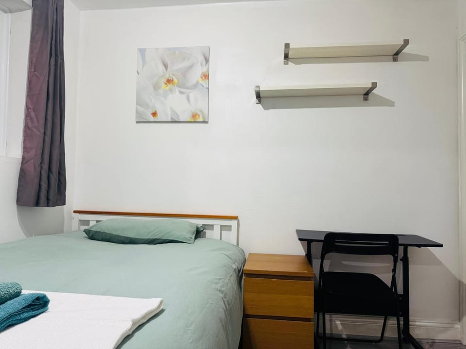 Bed, Photo of the whole room, Bedroom, hair dresser