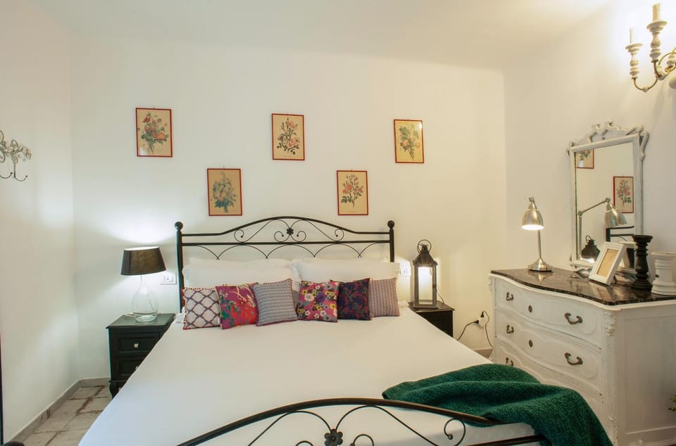 Small Antique Apartment in La Spezia
