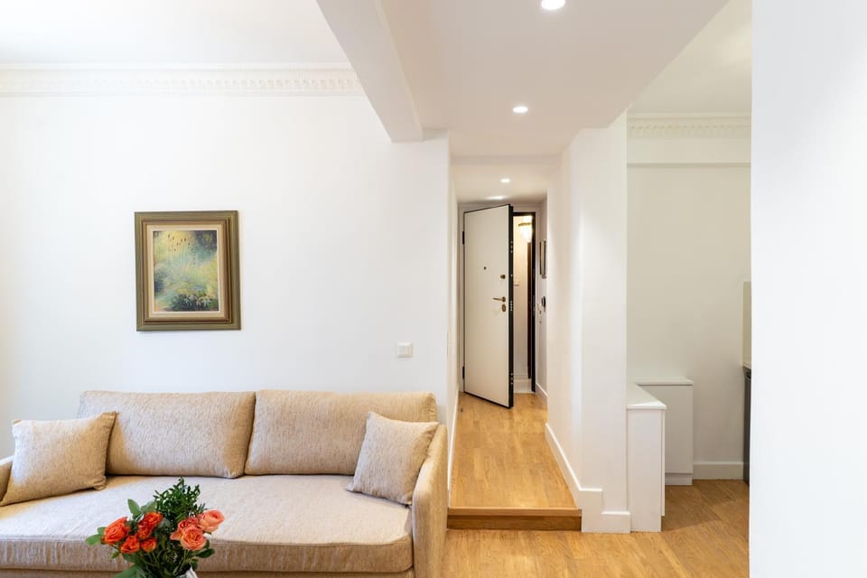 Bed, Living room
