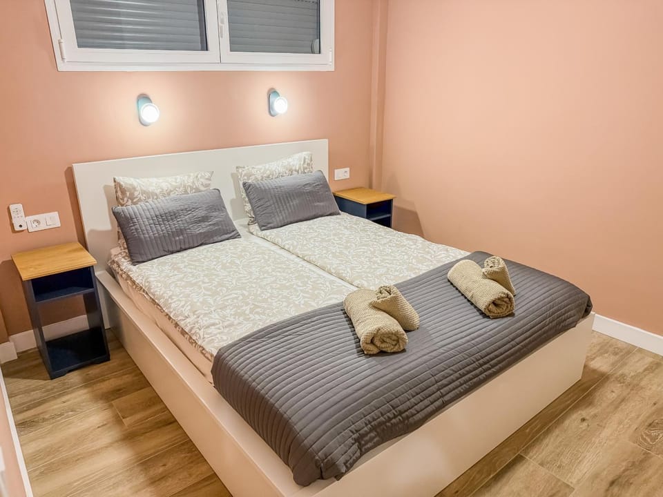Bed, Bedroom