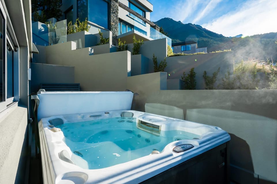 Lordens 1- Free Parking Hot Tub AC Fireplace Apartment in Queenstown