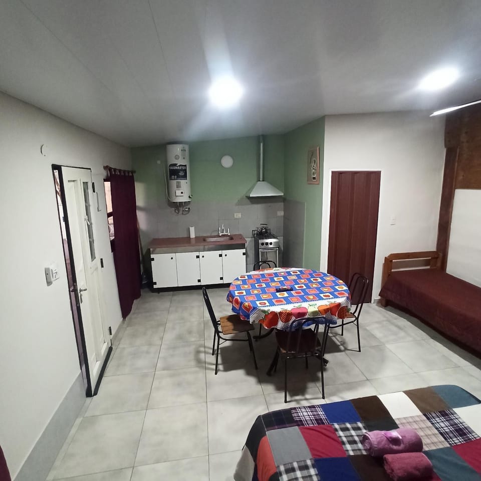 Kitchen or kitchenette, Photo of the whole room, Dining area
