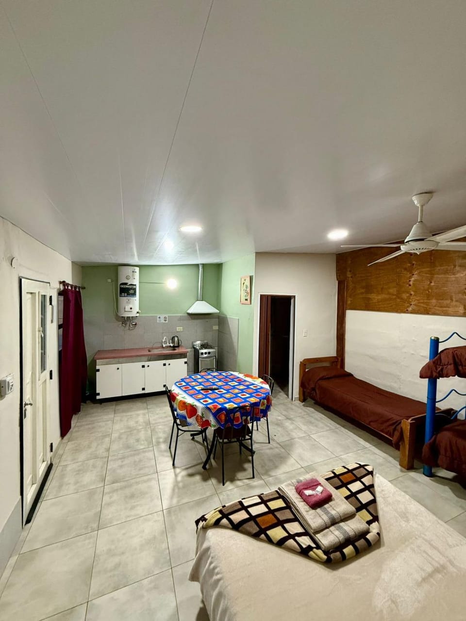 Kitchen or kitchenette, Photo of the whole room, Bedroom
