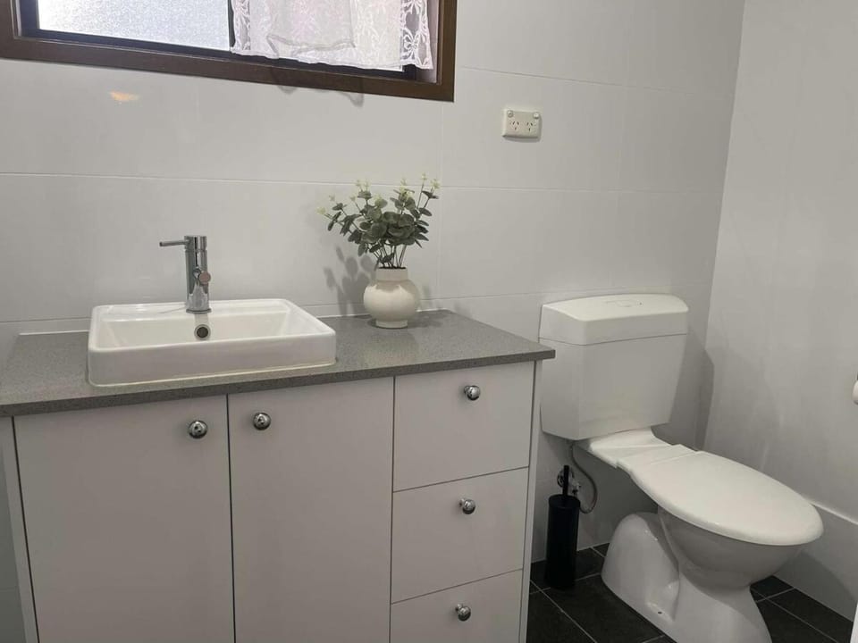 Adjin Garden House House in Wagga Wagga