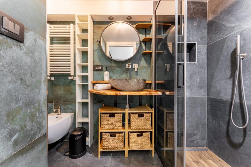 Shower, Toilet, Bathroom, towels