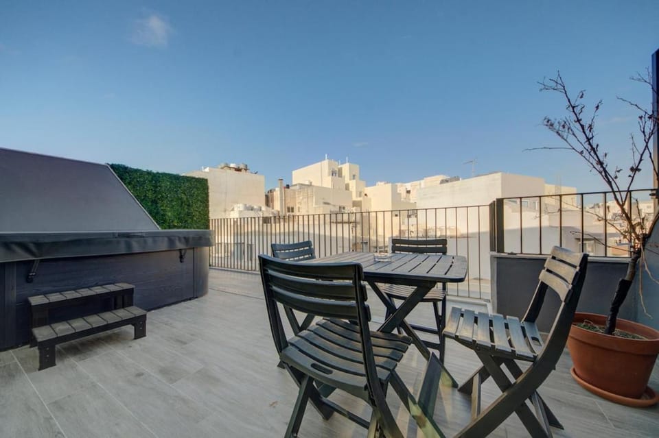 Modern Apartment with Jacuzzi & Sea views Apartment in Sliema