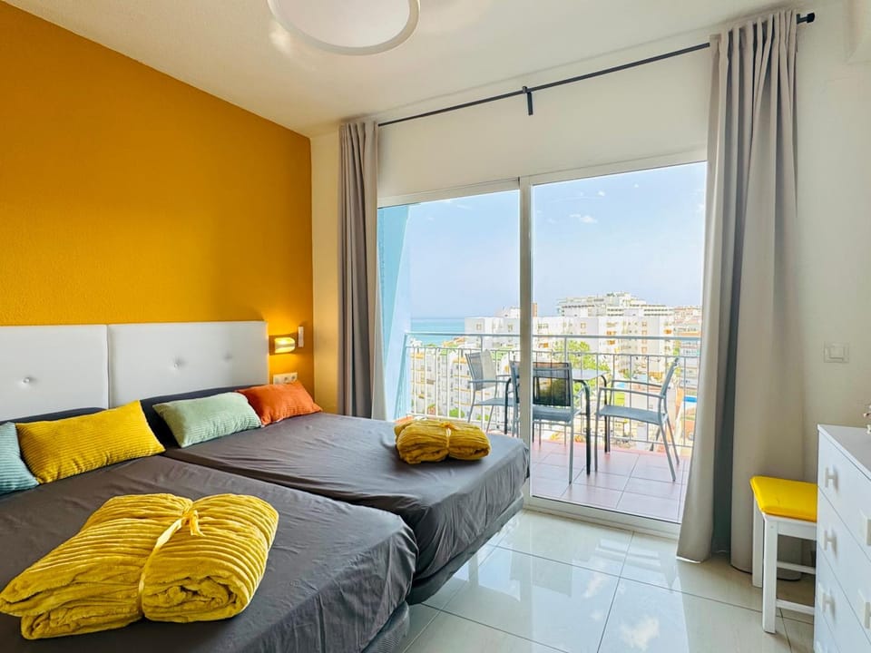 Bed, Balcony/Terrace, Photo of the whole room, Seating area, Bedroom, towels