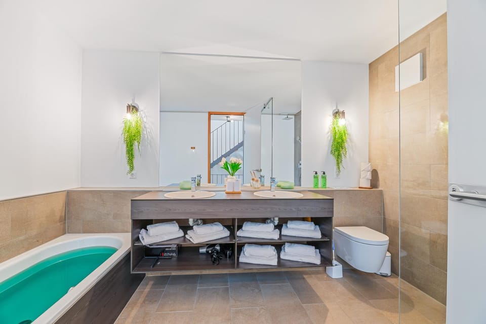 Shower, Toilet, Bathroom, Bath, towels, towels