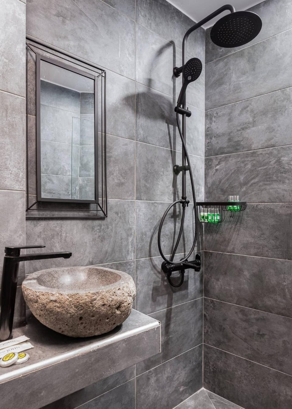 Shower, Toilet