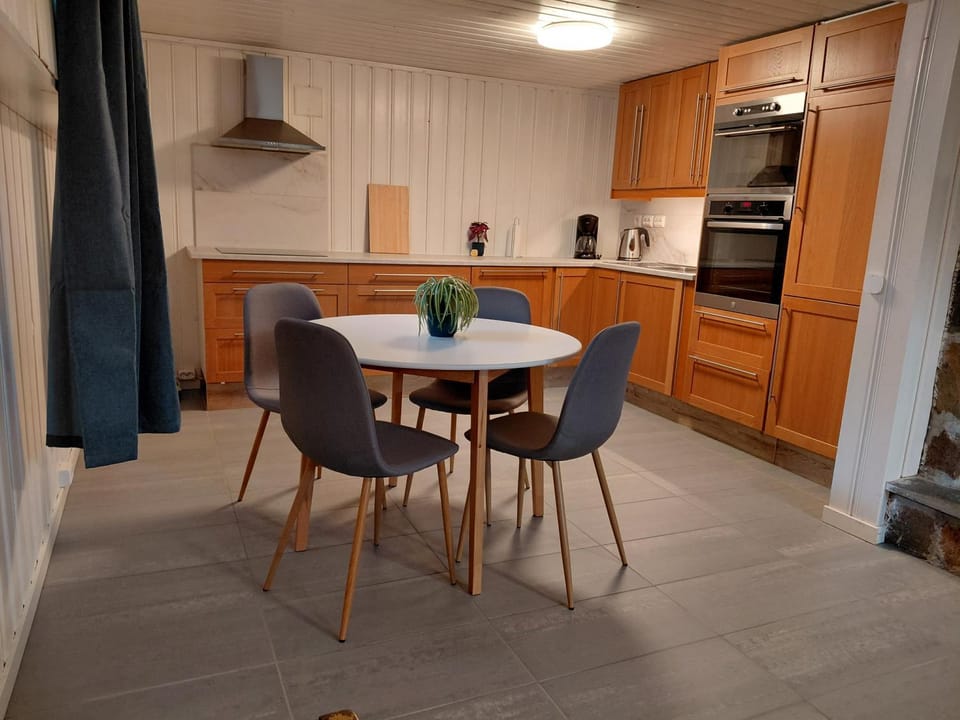 Kitchen or kitchenette, kitchen