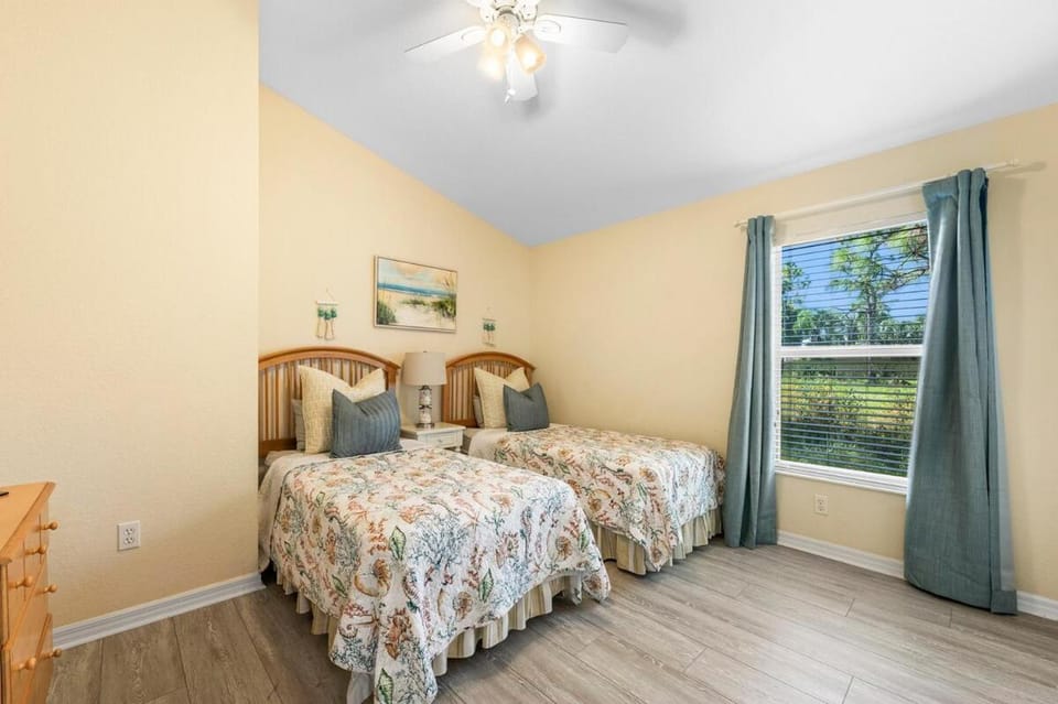 Serene Retreat with pool, hot tub and a view! House in Collier County