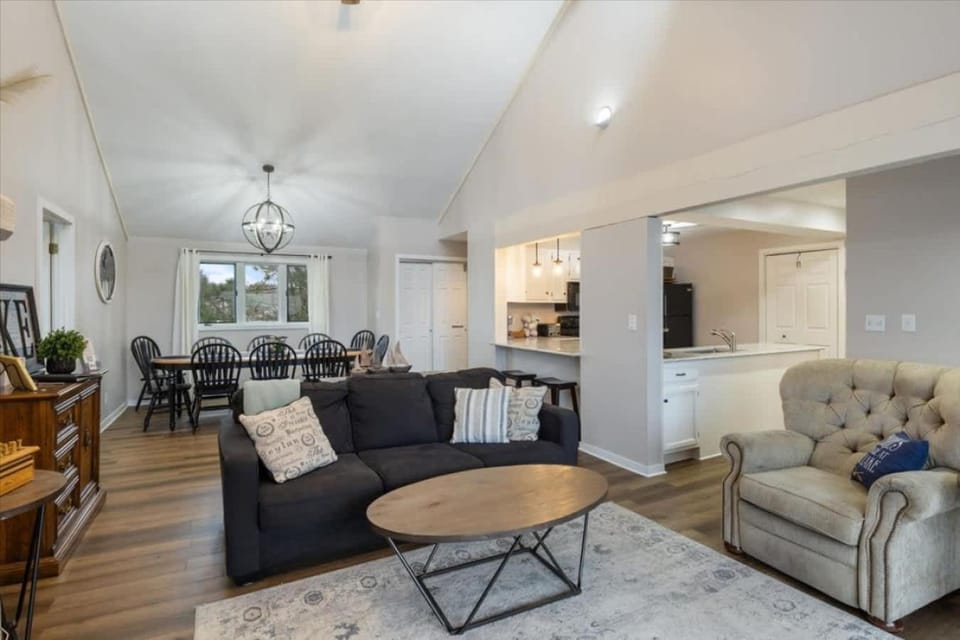 Lakeview Penthouse Condo in Osage Beach Escape House in Lake of the Ozarks
