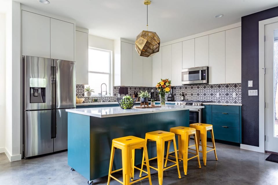 Kitchen or kitchenette, Dining area, dishwasher, oven, pet friendly, stove