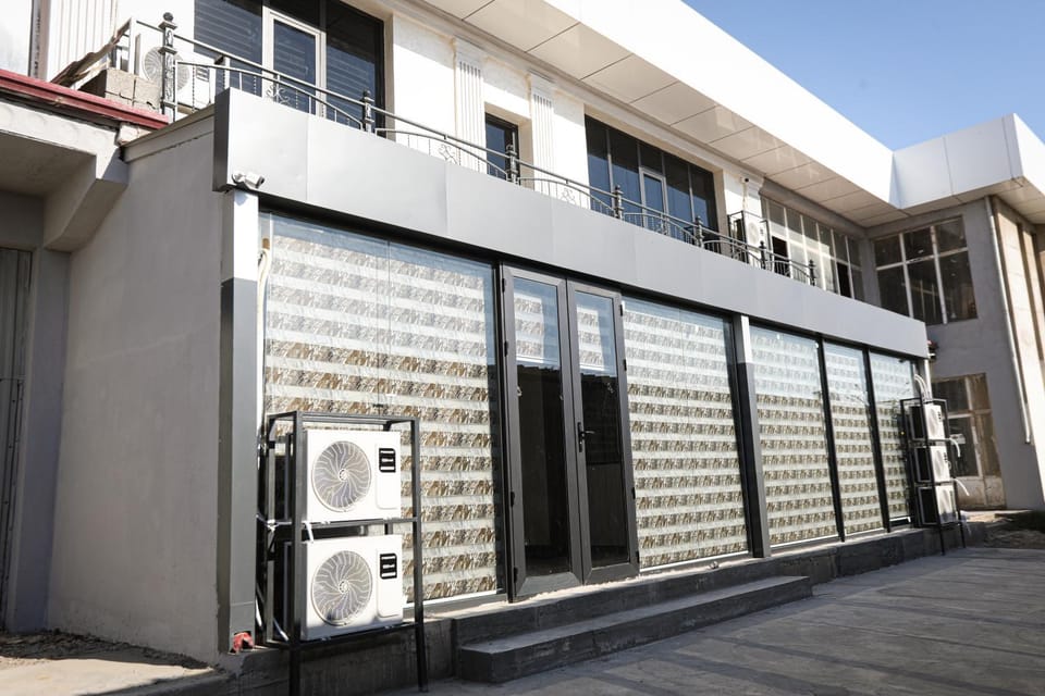 Property building, Day, Balcony/Terrace